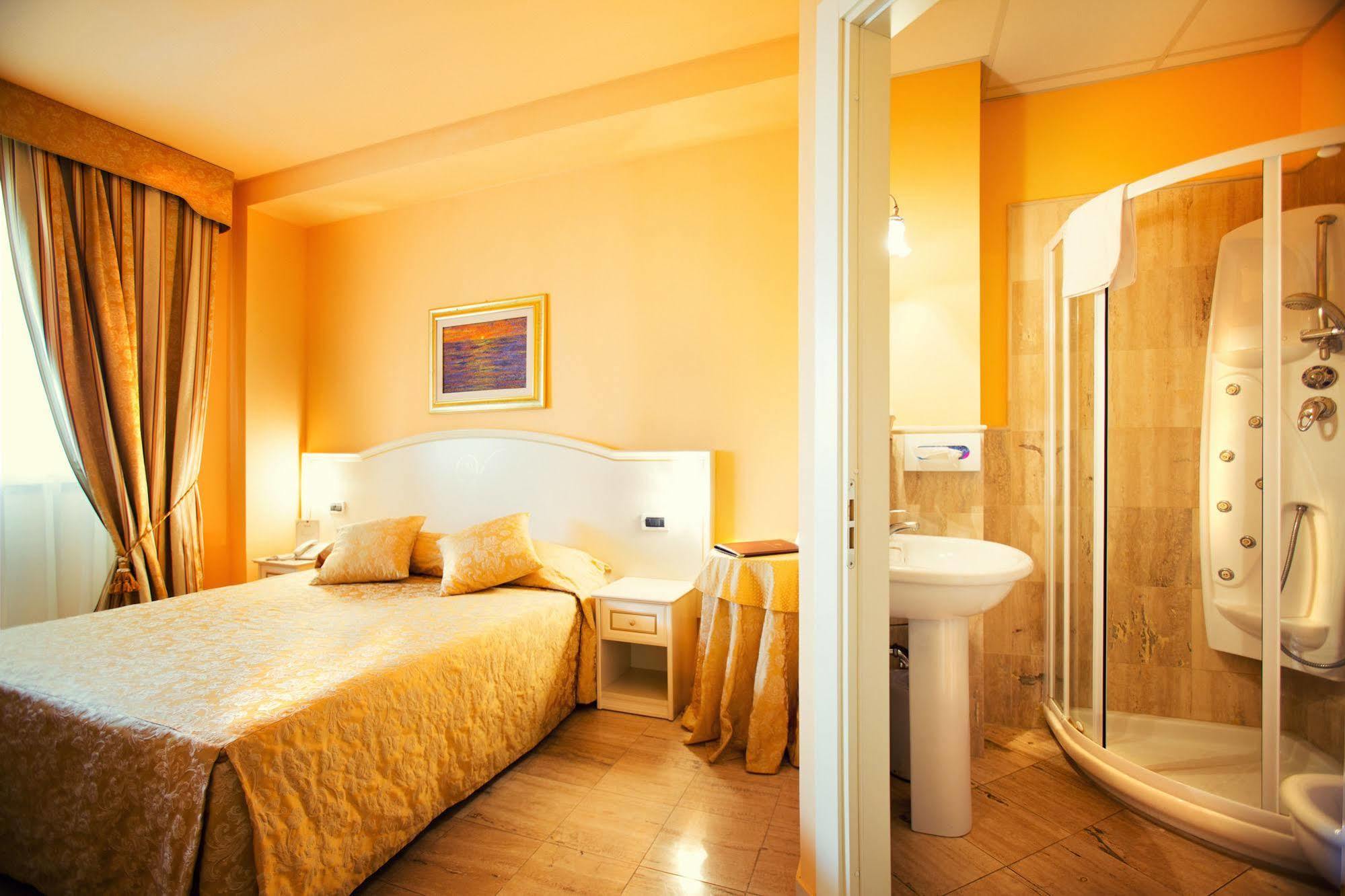 Hotel Vedute Fucecchio Bagian luar foto
