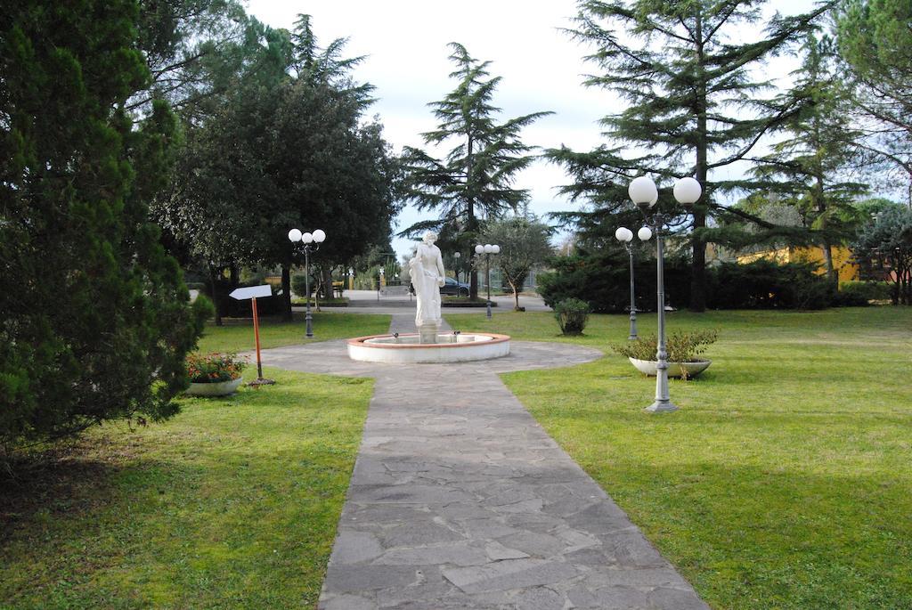 Hotel Vedute Fucecchio Bagian luar foto